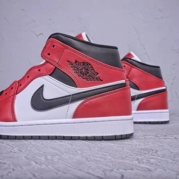 Air Jordan 1 Mid Gym Red
